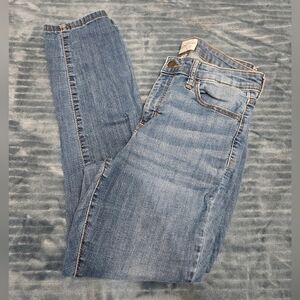 Universal Thread Mid Rise Skinny Jeans!